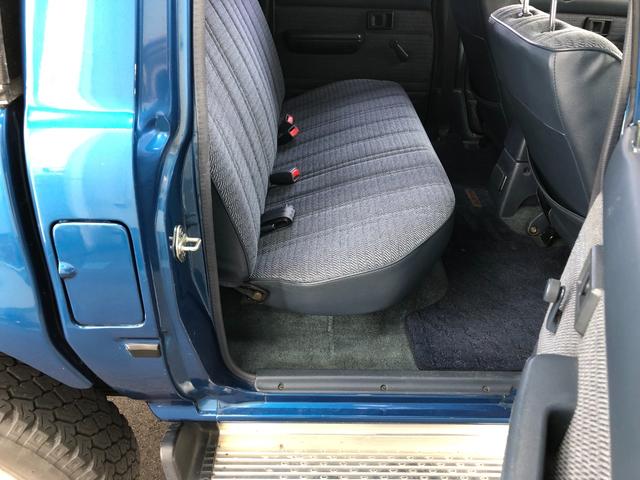 ハイラックスピックアップ ダブルキャブ SSR 4WD/ディーゼル/5MT/4ドア/5人乗り/ETC/エアコン/パワステ/15インチアルミホイール/社外シフトノブ/ドアバイザー/記録簿/取扱説明書(43枚目)