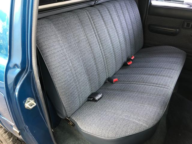 ハイラックスピックアップ ダブルキャブ SSR 4WD/ディーゼル/5MT/4ドア/5人乗り/ETC/エアコン/パワステ/15インチアルミホイール/社外シフトノブ/ドアバイザー/記録簿/取扱説明書(45枚目)