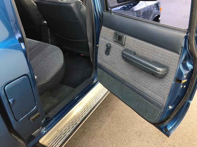 ハイラックスピックアップ ダブルキャブ SSR 4WD/ディーゼル/5MT/4ドア/5人乗り/ETC/エアコン/パワステ/15インチアルミホイール/社外シフトノブ/ドアバイザー/記録簿/取扱説明書(46枚目)
