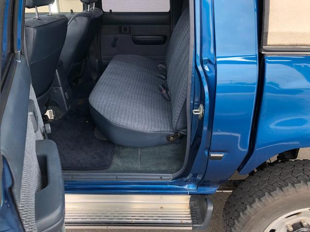 ハイラックスピックアップ ダブルキャブ SSR 4WD/ディーゼル/5MT/4ドア/5人乗り/ETC/エアコン/パワステ/15インチアルミホイール/社外シフトノブ/ドアバイザー/記録簿/取扱説明書(47枚目)