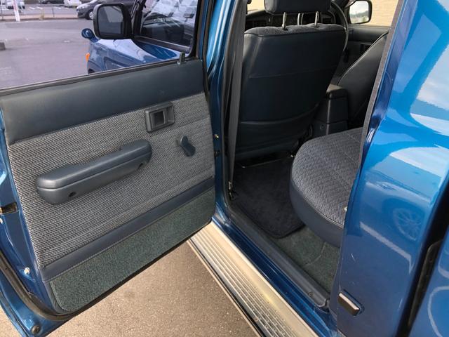 ハイラックスピックアップ ダブルキャブ SSR 4WD/ディーゼル/5MT/4ドア/5人乗り/ETC/エアコン/パワステ/15インチアルミホイール/社外シフトノブ/ドアバイザー/記録簿/取扱説明書(50枚目)