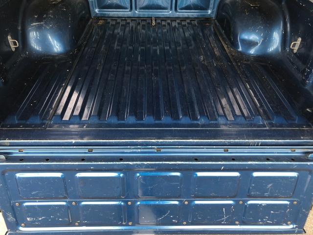 ハイラックスピックアップ ダブルキャブ SSR 4WD/ディーゼル/5MT/4ドア/5人乗り/ETC/エアコン/パワステ/15インチアルミホイール/社外シフトノブ/ドアバイザー/記録簿/取扱説明書(54枚目)