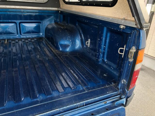 ハイラックスピックアップ ダブルキャブ SSR 4WD/ディーゼル/5MT/4ドア/5人乗り/ETC/エアコン/パワステ/15インチアルミホイール/社外シフトノブ/ドアバイザー/記録簿/取扱説明書(56枚目)