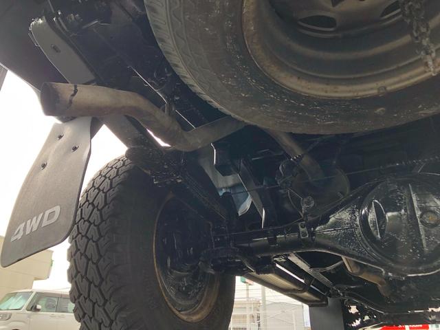 ハイラックスピックアップ ダブルキャブ SSR 4WD/ディーゼル/5MT/4ドア/5人乗り/ETC/エアコン/パワステ/15インチアルミホイール/社外シフトノブ/ドアバイザー/記録簿/取扱説明書(63枚目)