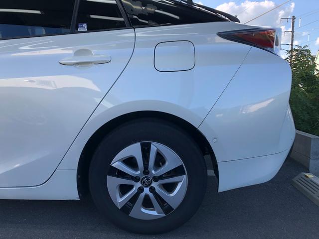 プリウス A 禁煙車/ETC/Fドラレコ/純正SDナビ(NSZT-Y66T)/Bluetooth/DVD/CD/SD/バックカメラ/ブラインドスポットモニター/LEDヘッドライト/ヘッドアップディスプレイ/予備キー(17枚目)