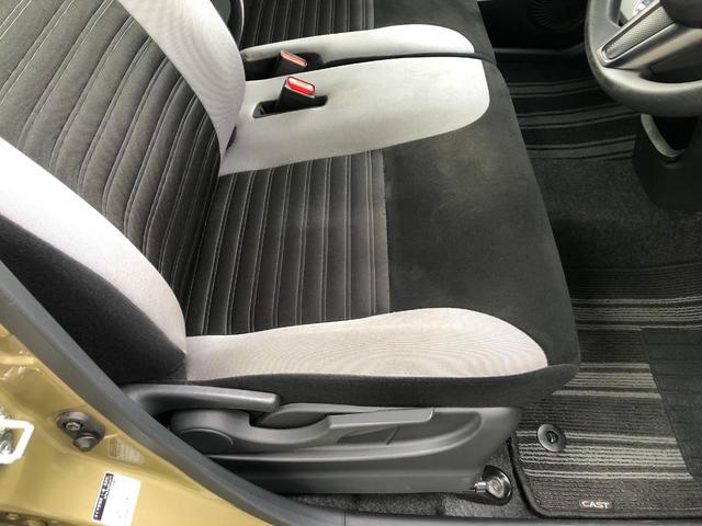 【シートは多少汚れ、シミはありますが、スレや傷みはなく良い状態です】