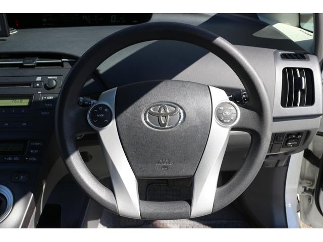 プリウス S ナビ アルミホイール オートライト CVT スマートキー アイドリングストップ 盗難防止システム CD 衝突安全ボディ ABS ESC エアコン パワーステアリング パワーウィンドウ 運転席エアバッグ(3枚目)