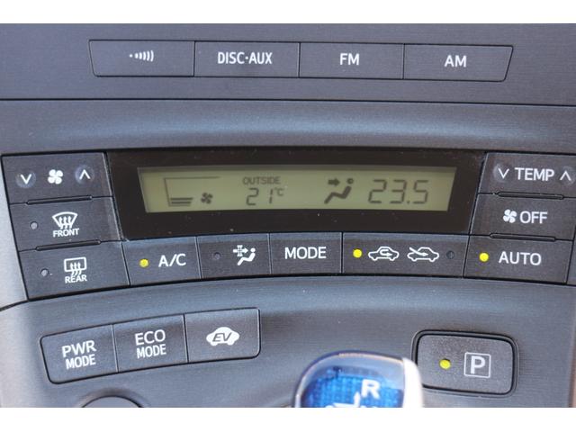 プリウス S ナビ アルミホイール オートライト CVT スマートキー アイドリングストップ 盗難防止システム CD 衝突安全ボディ ABS ESC エアコン パワーステアリング パワーウィンドウ 運転席エアバッグ(5枚目)