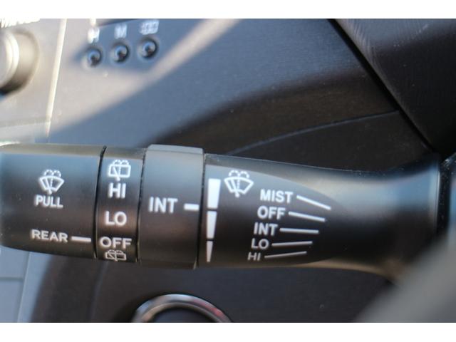 プリウス S ナビ アルミホイール オートライト CVT スマートキー アイドリングストップ 盗難防止システム CD 衝突安全ボディ ABS ESC エアコン パワーステアリング パワーウィンドウ 運転席エアバッグ(8枚目)