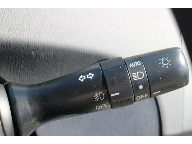 プリウス S ナビ アルミホイール オートライト CVT スマートキー アイドリングストップ 盗難防止システム CD 衝突安全ボディ ABS ESC エアコン パワーステアリング パワーウィンドウ 運転席エアバッグ(9枚目)