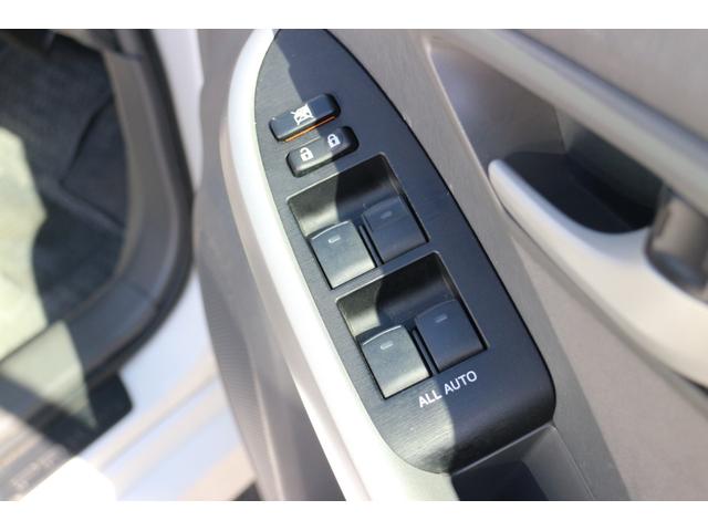 プリウス S ナビ アルミホイール オートライト CVT スマートキー アイドリングストップ 盗難防止システム CD 衝突安全ボディ ABS ESC エアコン パワーステアリング パワーウィンドウ 運転席エアバッグ(10枚目)