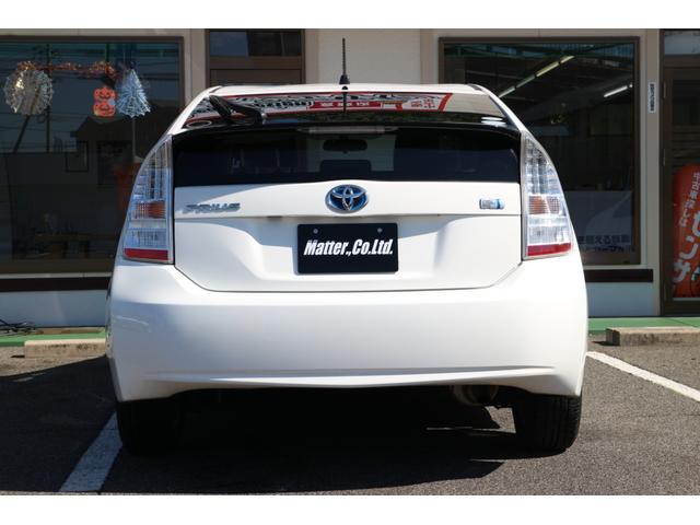プリウス S ナビ アルミホイール オートライト CVT スマートキー アイドリングストップ 盗難防止システム CD 衝突安全ボディ ABS ESC エアコン パワーステアリング パワーウィンドウ 運転席エアバッグ(16枚目)