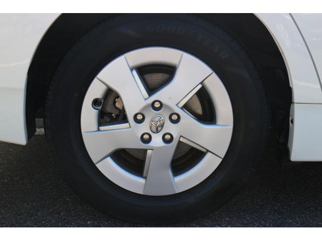 プリウス S ナビ アルミホイール オートライト CVT スマートキー アイドリングストップ 盗難防止システム CD 衝突安全ボディ ABS ESC エアコン パワーステアリング パワーウィンドウ 運転席エアバッグ(24枚目)