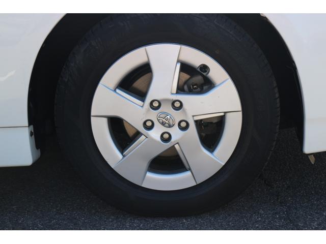 プリウス S ナビ アルミホイール オートライト CVT スマートキー アイドリングストップ 盗難防止システム CD 衝突安全ボディ ABS ESC エアコン パワーステアリング パワーウィンドウ 運転席エアバッグ(25枚目)