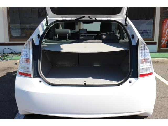 プリウス S ナビ アルミホイール オートライト CVT スマートキー アイドリングストップ 盗難防止システム CD 衝突安全ボディ ABS ESC エアコン パワーステアリング パワーウィンドウ 運転席エアバッグ(27枚目)