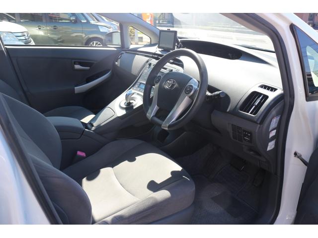 プリウス S ナビ アルミホイール オートライト CVT スマートキー アイドリングストップ 盗難防止システム CD 衝突安全ボディ ABS ESC エアコン パワーステアリング パワーウィンドウ 運転席エアバッグ(28枚目)