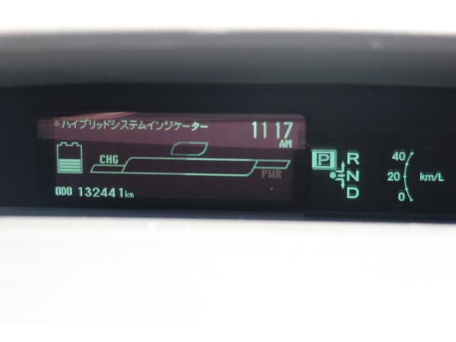 プリウス S ナビ アルミホイール オートライト CVT スマートキー アイドリングストップ 盗難防止システム CD 衝突安全ボディ ABS ESC エアコン パワーステアリング パワーウィンドウ 運転席エアバッグ(31枚目)