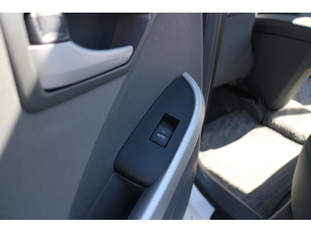 プリウス S ナビ アルミホイール オートライト CVT スマートキー アイドリングストップ 盗難防止システム CD 衝突安全ボディ ABS ESC エアコン パワーステアリング パワーウィンドウ 運転席エアバッグ(32枚目)