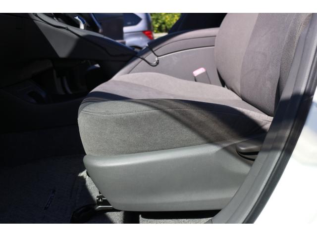 プリウス S ナビ アルミホイール オートライト CVT スマートキー アイドリングストップ 盗難防止システム CD 衝突安全ボディ ABS ESC エアコン パワーステアリング パワーウィンドウ 運転席エアバッグ(36枚目)