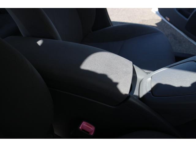 プリウス S ナビ アルミホイール オートライト CVT スマートキー アイドリングストップ 盗難防止システム CD 衝突安全ボディ ABS ESC エアコン パワーステアリング パワーウィンドウ 運転席エアバッグ(37枚目)