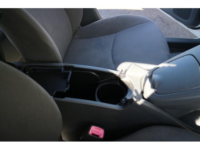 プリウス S ナビ アルミホイール オートライト CVT スマートキー アイドリングストップ 盗難防止システム CD 衝突安全ボディ ABS ESC エアコン パワーステアリング パワーウィンドウ 運転席エアバッグ(41枚目)