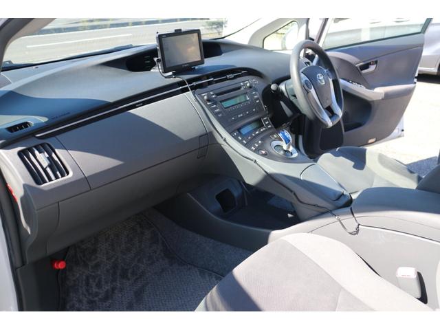 プリウス S ナビ アルミホイール オートライト CVT スマートキー アイドリングストップ 盗難防止システム CD 衝突安全ボディ ABS ESC エアコン パワーステアリング パワーウィンドウ 運転席エアバッグ(45枚目)