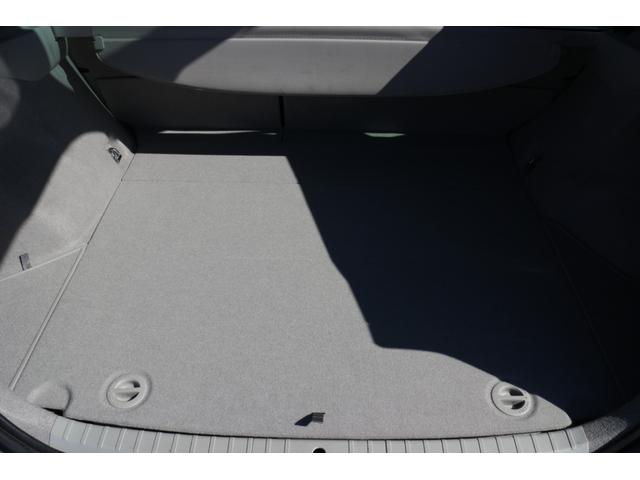 プリウス S ナビ アルミホイール オートライト CVT スマートキー アイドリングストップ 盗難防止システム CD 衝突安全ボディ ABS ESC エアコン パワーステアリング パワーウィンドウ 運転席エアバッグ(68枚目)