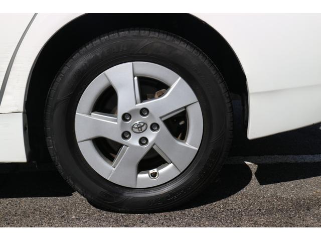 プリウス S ナビ アルミホイール オートライト CVT スマートキー アイドリングストップ 盗難防止システム CD 衝突安全ボディ ABS ESC エアコン パワーステアリング パワーウィンドウ 運転席エアバッグ(70枚目)