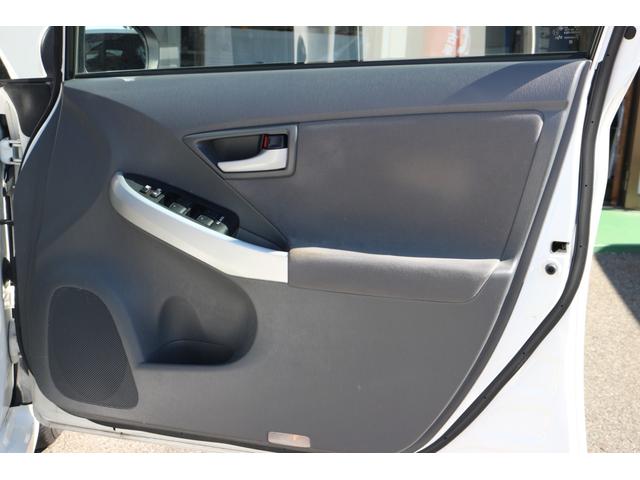 プリウス S ナビ アルミホイール オートライト CVT スマートキー アイドリングストップ 盗難防止システム CD 衝突安全ボディ ABS ESC エアコン パワーステアリング パワーウィンドウ 運転席エアバッグ(73枚目)