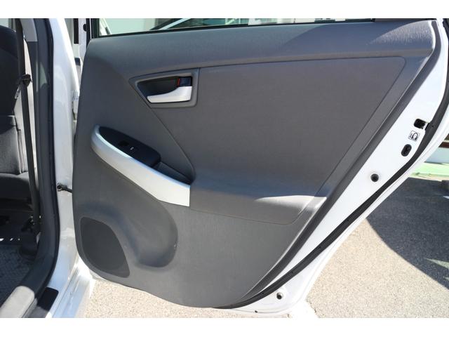 プリウス S ナビ アルミホイール オートライト CVT スマートキー アイドリングストップ 盗難防止システム CD 衝突安全ボディ ABS ESC エアコン パワーステアリング パワーウィンドウ 運転席エアバッグ(77枚目)