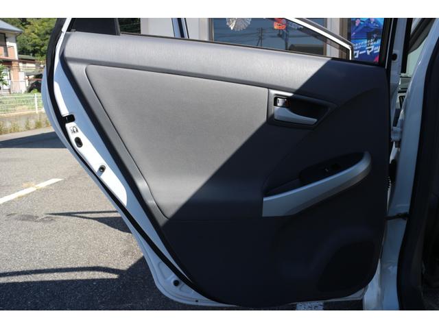 プリウス S ナビ アルミホイール オートライト CVT スマートキー アイドリングストップ 盗難防止システム CD 衝突安全ボディ ABS ESC エアコン パワーステアリング パワーウィンドウ 運転席エアバッグ(78枚目)