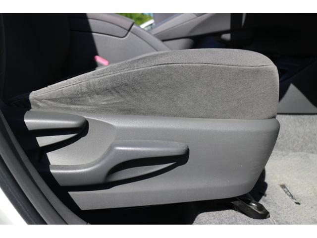 プリウス S ナビ アルミホイール オートライト CVT スマートキー アイドリングストップ 盗難防止システム CD 衝突安全ボディ ABS ESC エアコン パワーステアリング パワーウィンドウ 運転席エアバッグ(79枚目)