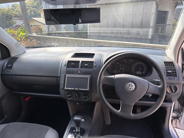 ポロ １．４　コンフォートライン　ＥＴＣ　バックカメラ　ナビ　ＴＶ　クリアランスソナー　アルミホイール　キーレスエントリー　電動格納ミラー　ＡＴ　盗難防止システム　ＡＢＳ　ＥＳＣ　ＣＤ　エアコン　パワーステアリング　パワーウィンドウ（2枚目）