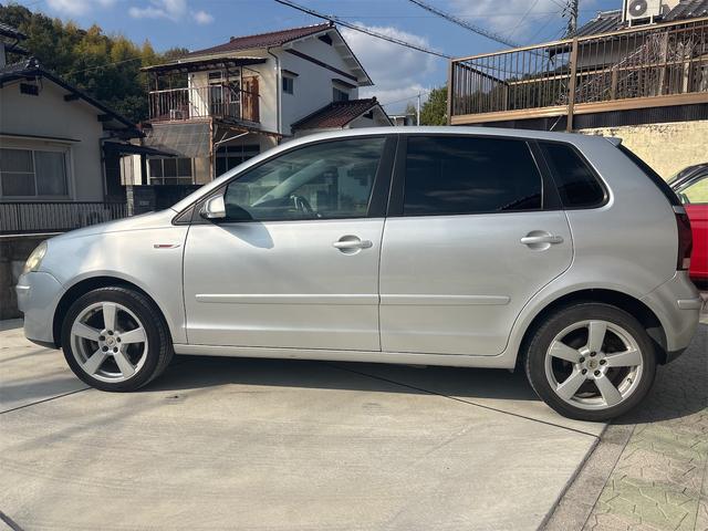 ポロ １．４　コンフォートライン　ＥＴＣ　バックカメラ　ナビ　ＴＶ　クリアランスソナー　アルミホイール　キーレスエントリー　電動格納ミラー　ＡＴ　盗難防止システム　ＡＢＳ　ＥＳＣ　ＣＤ　エアコン　パワーステアリング　パワーウィンドウ（13枚目）