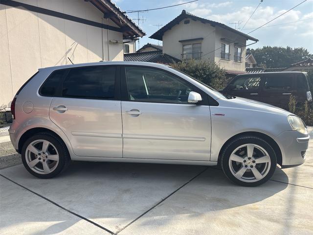 ポロ １．４　コンフォートライン　ＥＴＣ　バックカメラ　ナビ　ＴＶ　クリアランスソナー　アルミホイール　キーレスエントリー　電動格納ミラー　ＡＴ　盗難防止システム　ＡＢＳ　ＥＳＣ　ＣＤ　エアコン　パワーステアリング　パワーウィンドウ（14枚目）