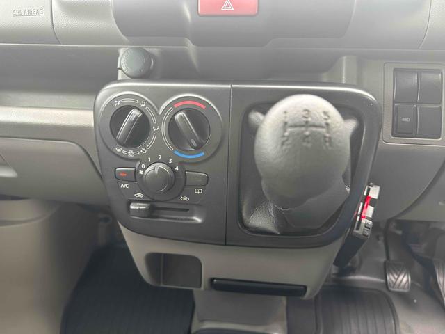 NV100クリッパーバン DX パートタイム4WD 軽バン 5MTミッション ドライブレコーダー ETC 両側スライドドア アルミホイール エアコン(5枚目)