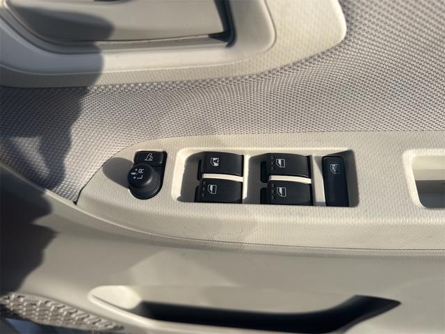 ムーヴ Ｌ　ＳＡＩＩＩ　衝突被害軽減システム　オートマチックハイビーム　キーレスエントリー　アイドリングストップ　電動格納ミラー　ベンチシート　ＣＶＴ　盗難防止システム　ＡＢＳ　ＥＳＣ　ＣＤ　衝突安全ボディ　エアコン（9枚目）