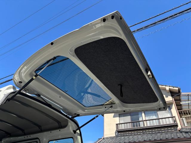 ハイゼットカーゴ ＤＸ　車検令和８年６月２２日　ハイルーフ　パワーウィンドウ　ＥＴＣ　４速オートマ　ＫＦ型エンジン　タイミングチェーン　プライバシーガラス　集中ドアロック（17枚目）