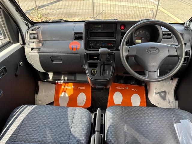 ハイゼットカーゴ スペシャル　車検令和９年１０月１９日　法人ワンオーナー　４速オートマ　エアバック（運転席／助手席）　集中ドアロック　タイミングチェーン　取扱説明書　保証書　整備点検記録簿（9枚目）