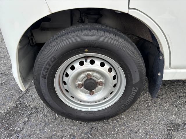 ハイゼットカーゴ スペシャル　車検令和９年１０月１９日　法人ワンオーナー　４速オートマ　エアバック（運転席／助手席）　集中ドアロック　タイミングチェーン　取扱説明書　保証書　整備点検記録簿（21枚目）