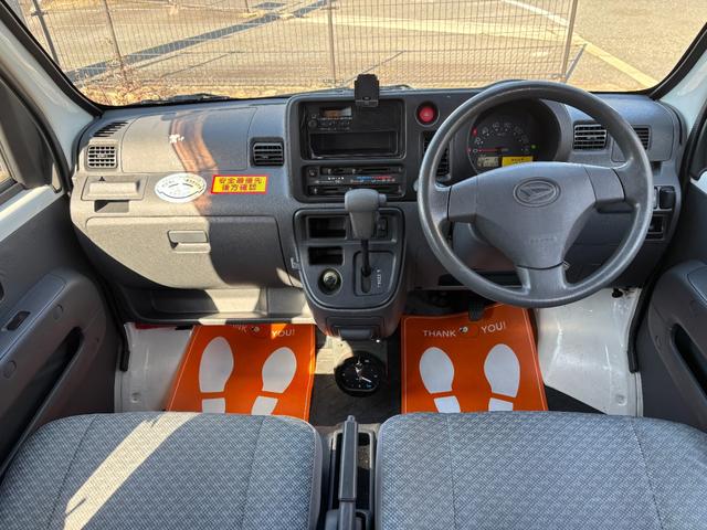 ハイゼットカーゴ スペシャルクリーン　車検令和９年１１月２４日　法人ワンオーナー　４ＷＤ　４速オートマ　パワーウィンドウ　フロントフォグライト　ＡＢＳ　ＳＲＳエアバック　集中ドアロック　タイミングチェーン　取説　保証書　整備点検記録簿（9枚目）