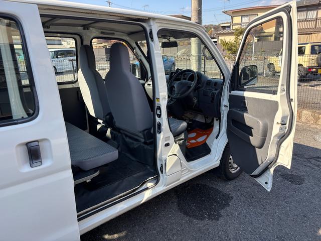 ハイゼットカーゴ スペシャルクリーン　車検令和９年１１月２４日　法人ワンオーナー　４ＷＤ　４速オートマ　パワーウィンドウ　フロントフォグライト　ＡＢＳ　ＳＲＳエアバック　集中ドアロック　タイミングチェーン　取説　保証書　整備点検記録簿（12枚目）