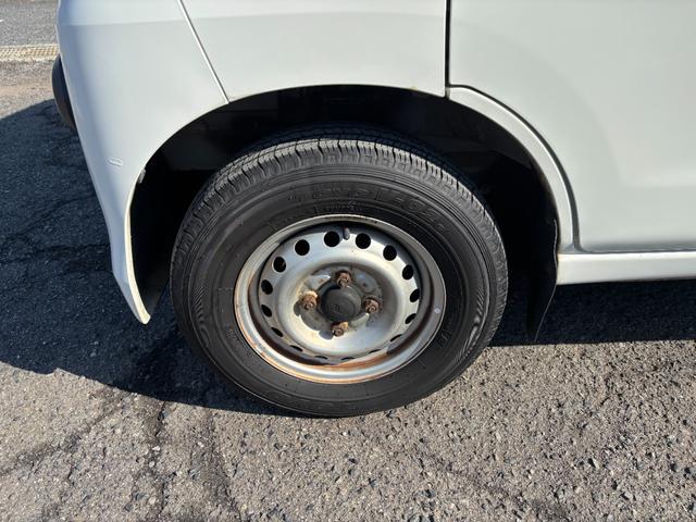 ハイゼットカーゴ スペシャルクリーン　車検令和９年１１月２４日　法人ワンオーナー　４ＷＤ　４速オートマ　パワーウィンドウ　フロントフォグライト　ＡＢＳ　ＳＲＳエアバック　集中ドアロック　タイミングチェーン　取説　保証書　整備点検記録簿（31枚目）