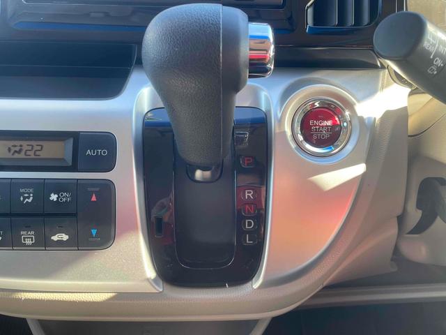 シフトレバー。ぜひ一度お客様の目で確認してください。