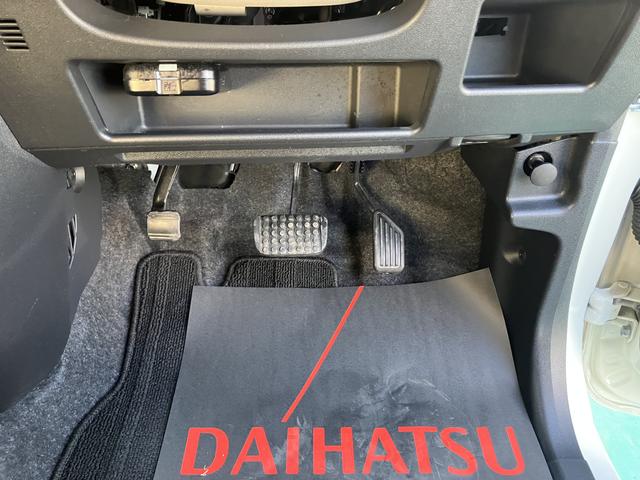 ムーヴキャンバス Ｇメイクアップリミテッド　ＳＡＩＩＩ　禁煙　パノラミックビューモニター　プッシュスタートスマートキー　カーナビ　キーレスエントリー　ドラレコ　記録簿　１オーナ（37枚目）