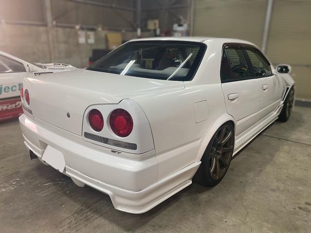 �V�i�t���G�A���𑕒��B���A�t�F���_�[�̓��C�h���H���Ă���܂��B