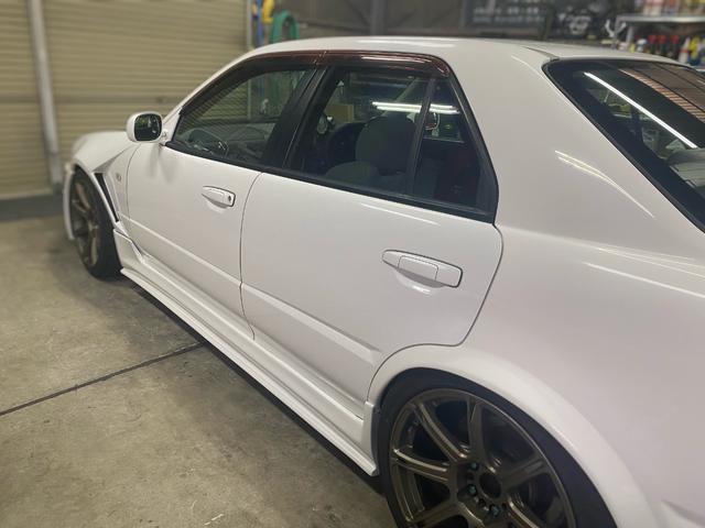 スカイライン ＧＴ　後期　ＡＴ→５ＭＴ公認　ＲＢ２０→ＳＲ２０ＤＥＴ公認　ＨＫＳタービン　５５５インジェクター　ＴＯＭＥＩエキマニ　前置きインタークーラー　チタンマフラー　機械式ＬＳＤ　車高調　１８インチＡＷ　フルエアロ（68枚目）
