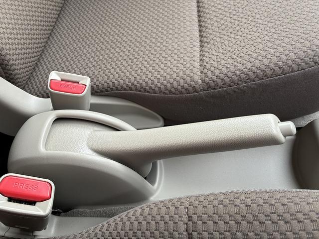 エブリイ ＰＡリミテッド　６型　２ＷＤ車！　オートライト　スズキセーフティーサポート　盗難防止システム　衝突安全ボディ（41枚目）