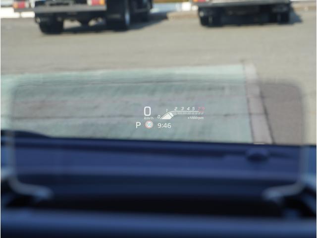 �y�w�b�h�A�b�v�f�B�X�v���C�z�^�]�ɖ𗧂����A�O���̎����̐�ɏœ_�����킹�₷���悤�ɕ\���B���[�^�[�p�l����i�r��ʂւ̎����ړ������炵���S�^�]���T�|�[�g���܂��B