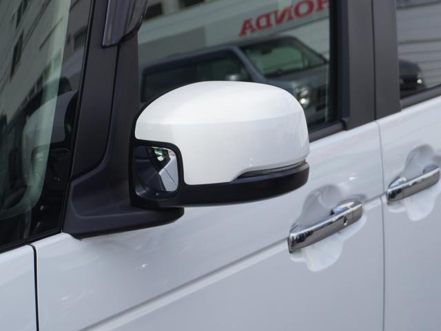 �y�h�A�~���[�E�C���J�[�z�h�A�~���[�ɃE�C���J�[�𑕔����Ă��܂��B�Ό��ԂɎ��g�̐i�s���������}�����S�ɉ^�]�ł��܂��B